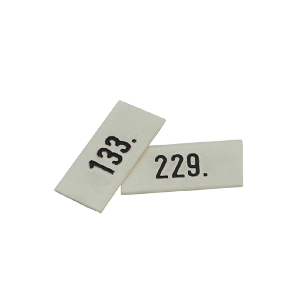 06800-21B nummerplaatje kunststof wit genummerd